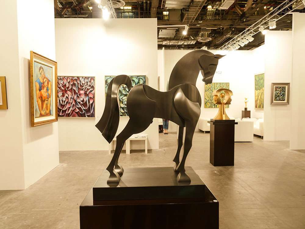 Yuroz and Moso Art Gallery booth at Art Stage Singapore 2017 - Intrepid horse sculpture by Yuroz